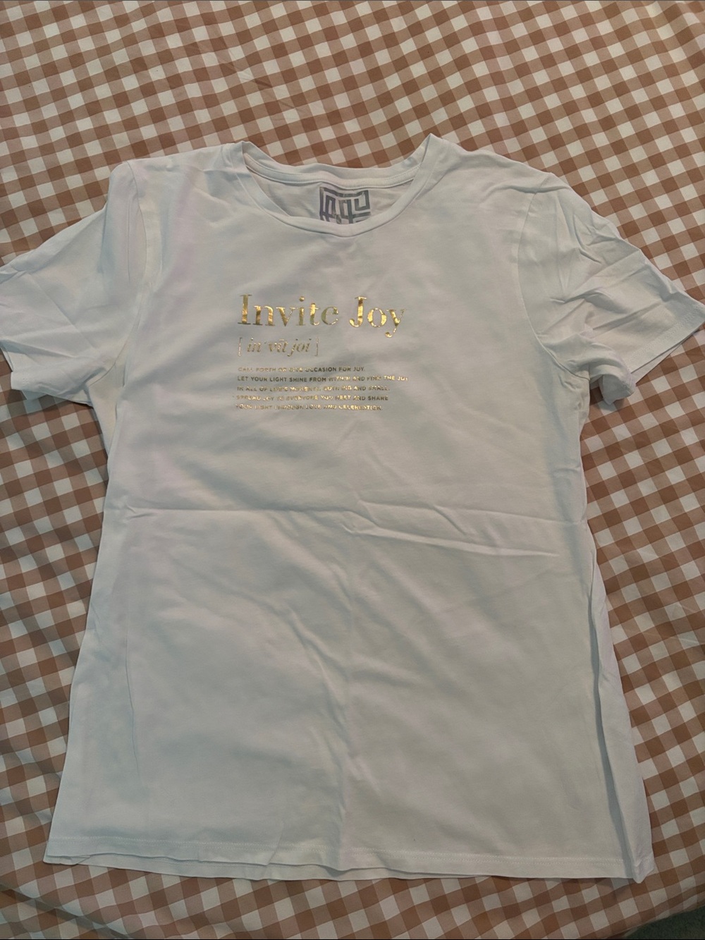 Emily Mcarthy White Short-Sleeve Tee with Gold Foil 'Invite Joy' Print